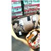 Image 2 : ICON GUSETAV KLIMT PURSE, ICON MONTHLY BOUQUET SMALL BUCKET BAG, ICON NA ALBERTO VARQAS PURSE