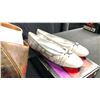 Image 2 : SIZE 9 THREE MUSICIANS GOLF SHOES, ALMOND BRANCH BALLET FLATS AND FIELD OF POPPIES TOTE