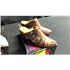 Image 2 : SIZE 6 ALMOND BRANCH CRISS CROSS SLINGBACKS, ALMOND POINTED SMOKING SLIPPERS, CHARGING HORSES