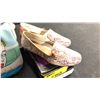 Image 2 : SIZE 7 MUSIC POINTED SMOKING SLIPPERS, STREAM LINE SMOKING SLIPPER, "OH POOL BOY" BAG