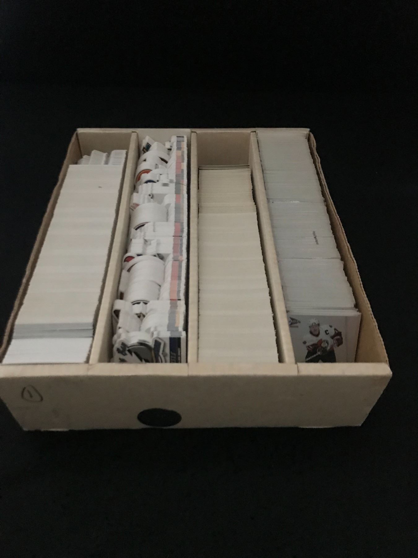 3000 Count Box 3000 COUNT LARGE BOX OF VARIOUS HOCKEY CARDS