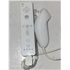 Image 1 : Official Nintendo Wii Remote + Nunchuck Bundl