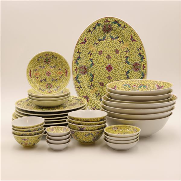 Famille Jaune Dinner service