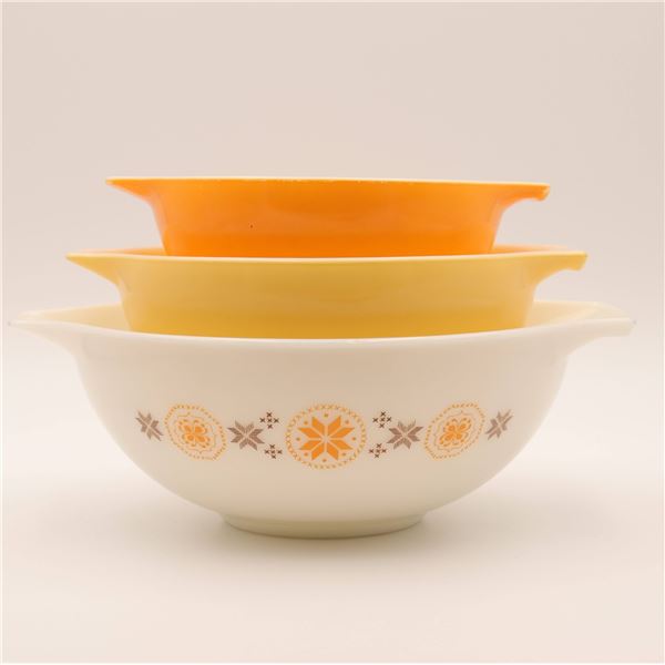 Set of 3 Pyrex Bowls - Cinderella