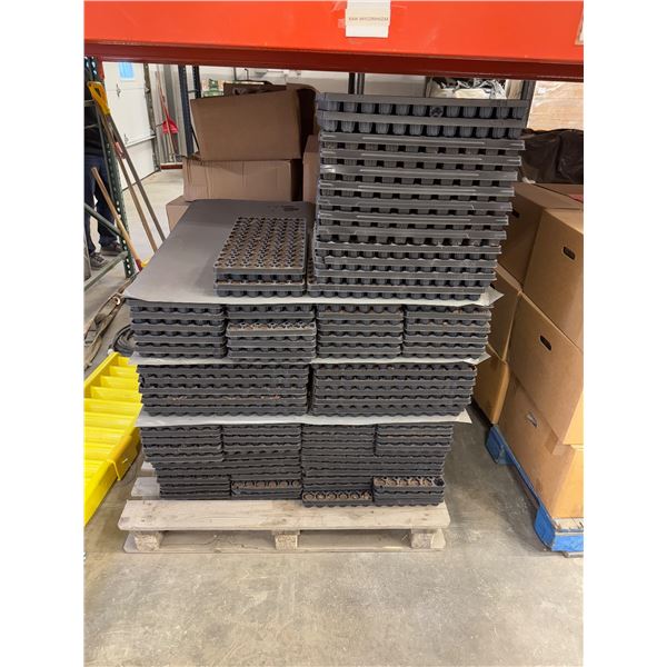 Pallet of easy grow tray 72 per