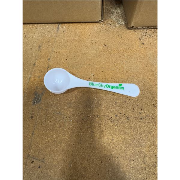 5 boxes of measuring spoons