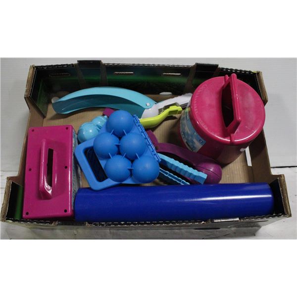 LOT OF OUTDOOR SNOW TOYS