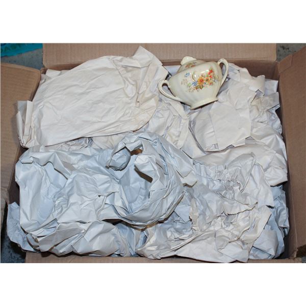 LARGE LOT OF DINNERWARE