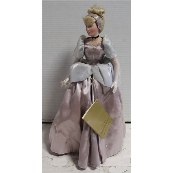 FRANKLIN MINT CINDERELLA HEIRLOOM PORCELAIN