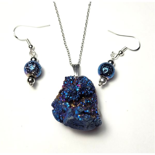 30) NATURAL TITANIUM CRYSTAL DRUZY PENDANT