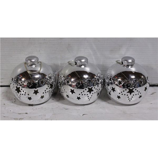 3 LIGHT UP CHRISTMAS BALLS