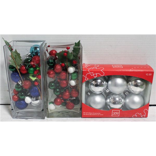 2 GLASS VASES OF XMAS DECOR+ BOX OF XMAS BALLS