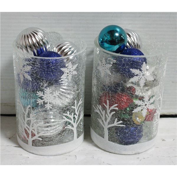 2 SNOWFLAKE ETCHED GLASS VASES OF XMAS