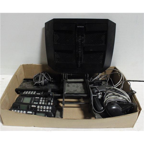 FLAT WITH SMALL TV WALL MOUNT BRAKET