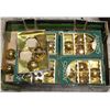 Image 1 : TRAY OF VINTAGE GOLD GLASS ORNAMENTS