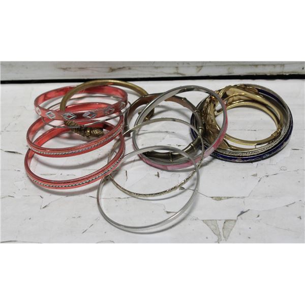 BAG WITH 14 BRACELETS