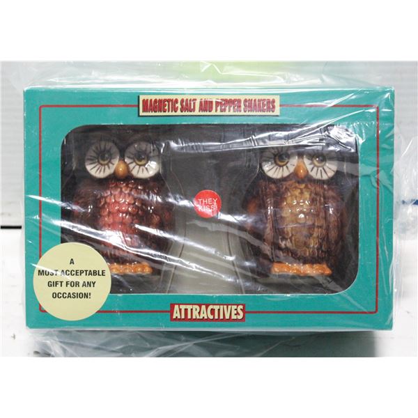 VINTAGE COLLECTIBLE MAGNETIC OWL SALT & PEPPER