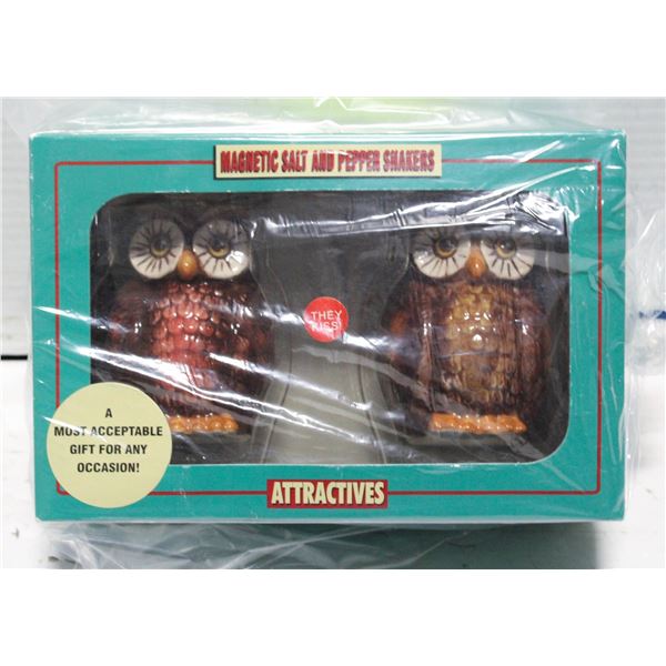 VINTAGE COLLECTIBLE MAGNETIC OWL SALT & PEPPER