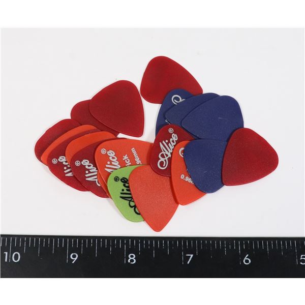 NEW 20PC GUITAR PICK SET