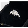 Image 2 : #1194-HAND SET 2.00 CT GRA CERTIFIED RECTANGULAR