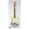 Image 1 : G. BUTTON ELECTRIC STRAT STYLE SILVER WITH SOFT
