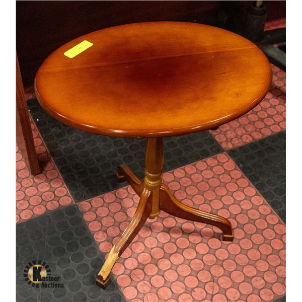 THE BOMBAY COMPANY FLIP TABLE (DAMAGE ON 1 LEG)