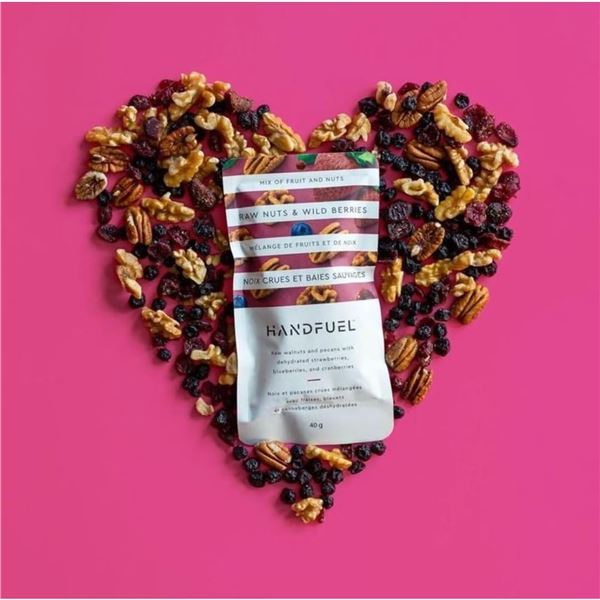 NEW 4 PACK HANDFUEL RAW NUTS AND WILD BERRIES