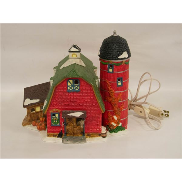 CHRISTMAS LARGE PORCELAN FARM & BARN VILLAGE HOUSE