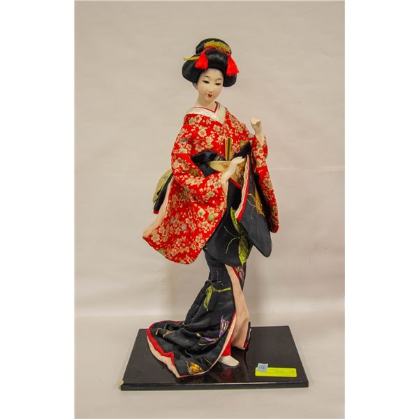 18" GEISHA POCELAIN FIGURINE