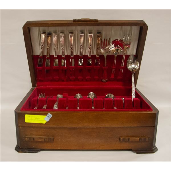 SILVER PLATER SILVERWARE SET CHEST