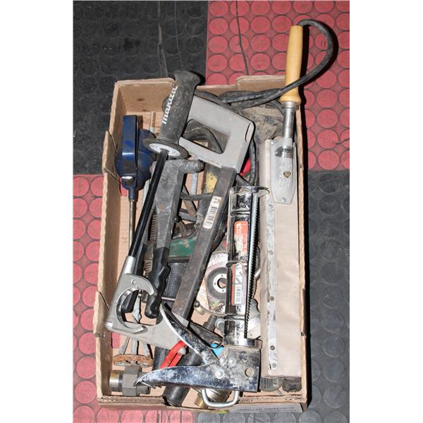 TRAY OF ASSORTED TOOLS