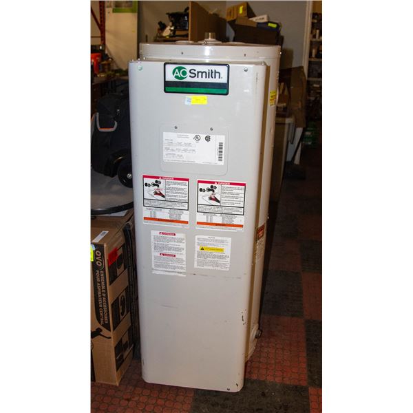 UNUSED COMMERCIAL GREY ELECTRIC WATER HEATER