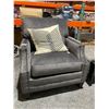 Image 2 : Grey Velvet Armchair and decorative Throw pillow