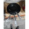 Image 3 : Lot of 3 Nesting Kirkland Signature Non-Stick Frying Pans