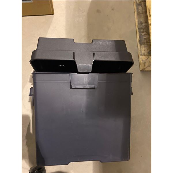Plastic closing battery storage box