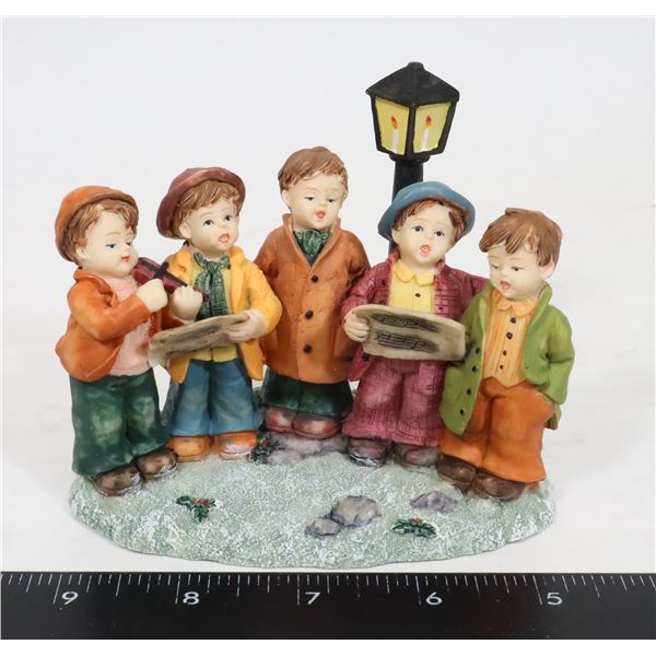FIVE CHRISTMAS CAROLERS FIGURINE