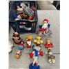 Image 2 : 2 TRAYS OF COLLECTIBLE XMAS FIGURES