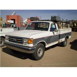 FORD F250XLT LARIAT UTILITY TRUCK, s/n 1FTEF25N5KKA21499: