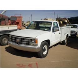 CHEVROLET CHEYENNE 2500 UTILITY TRUCK, s/n 1GCGC24K1KE187087: