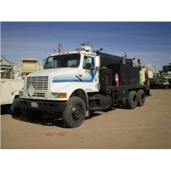INTERNATIONAL 8100 T/A FUEL & LUBE TRUCK, s/n 1HTHCBEP9PH465730: