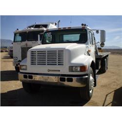 INTERNATIONAL NAVISTAR 4900 T/A ROLL OFF TRUCK, s/n 1HTSDADN3XH631980: