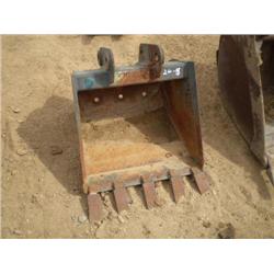 24in. BUCKET W/TEETH