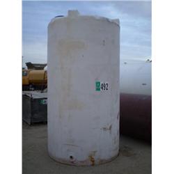 1500 GALLON PLASTIC WATER TANK