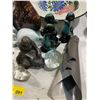 Image 2 : Group of assorted items - includes figure in Chinese drama Zhangfei / assorted vases / decorative ma