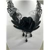 Image 2 : Vitnage Black Rose Crochet Necklace