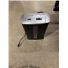 Image 1 : Paper shredder