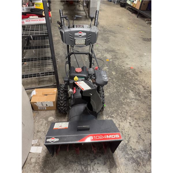 Briggs & Stratton snowblower S1024MDS consigner said used once then stored