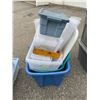 Image 1 : Storage bins