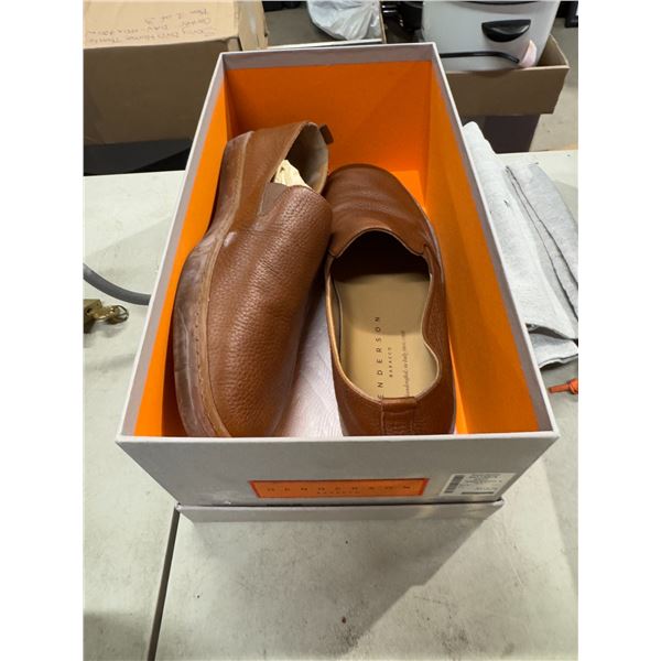 Henderson shoes, size 44 with dust bag bags