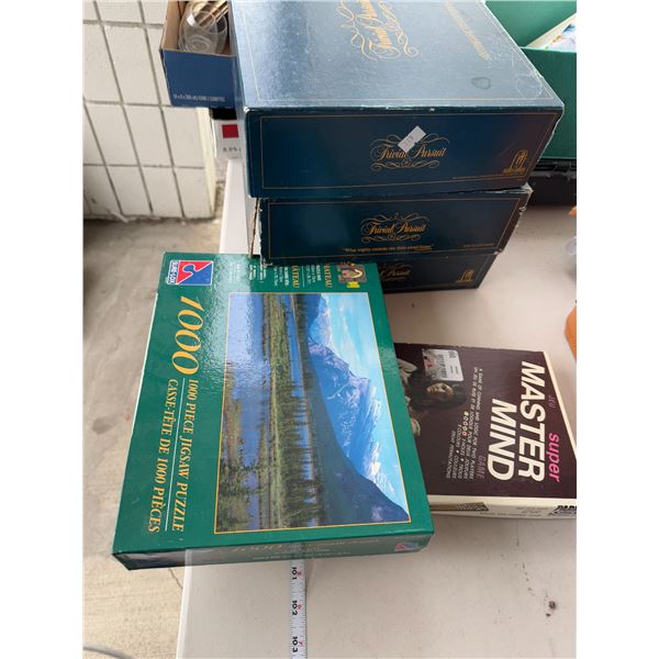 Puzzle mastermind, trivial pursuit